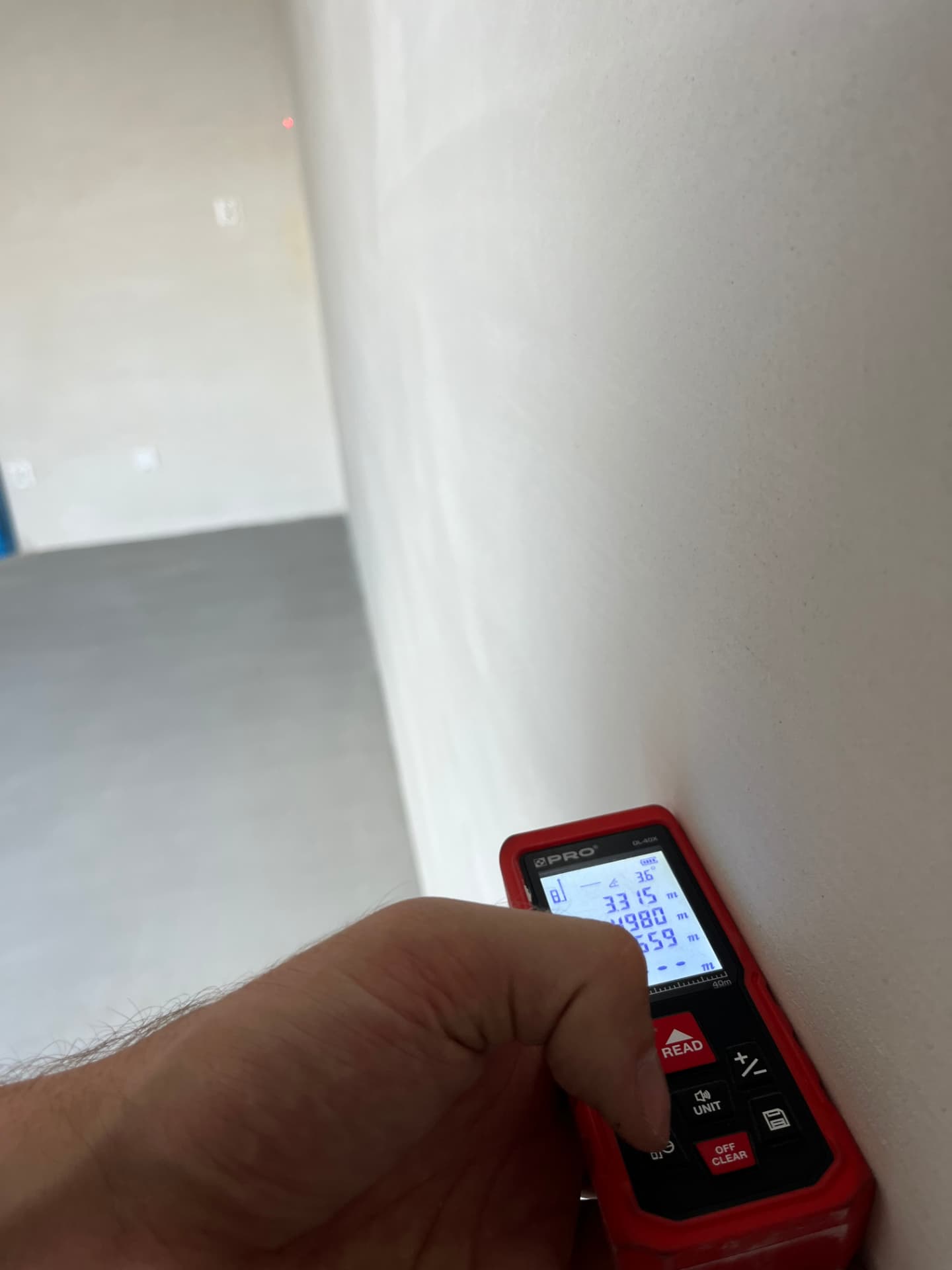 Pomiar mieszkania dalmierzem laserowym